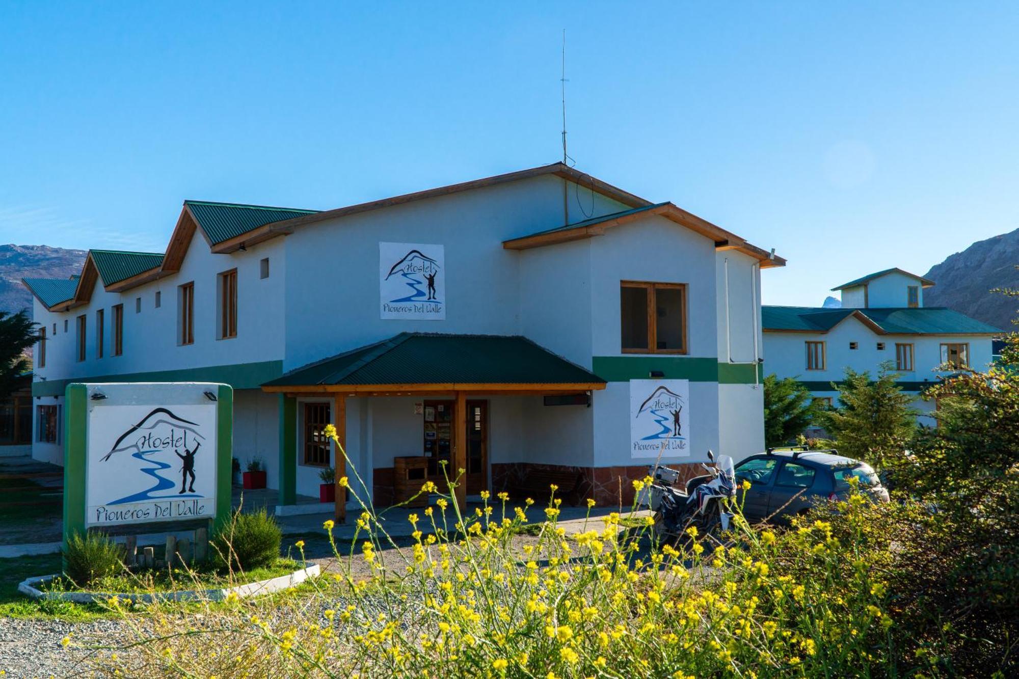 Hostel Pioneros Del Valle El Chalten Exterior photo
