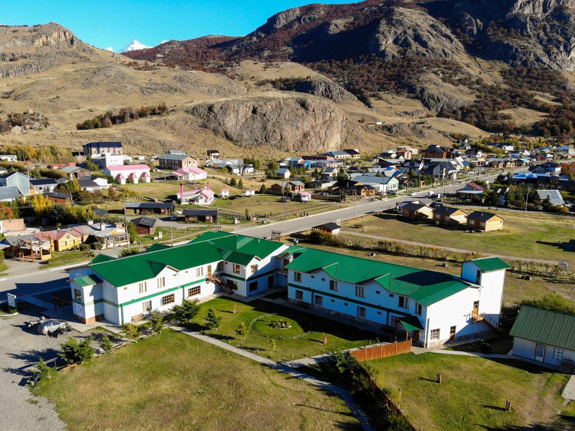 Hostel Pioneros Del Valle El Chalten Exterior photo